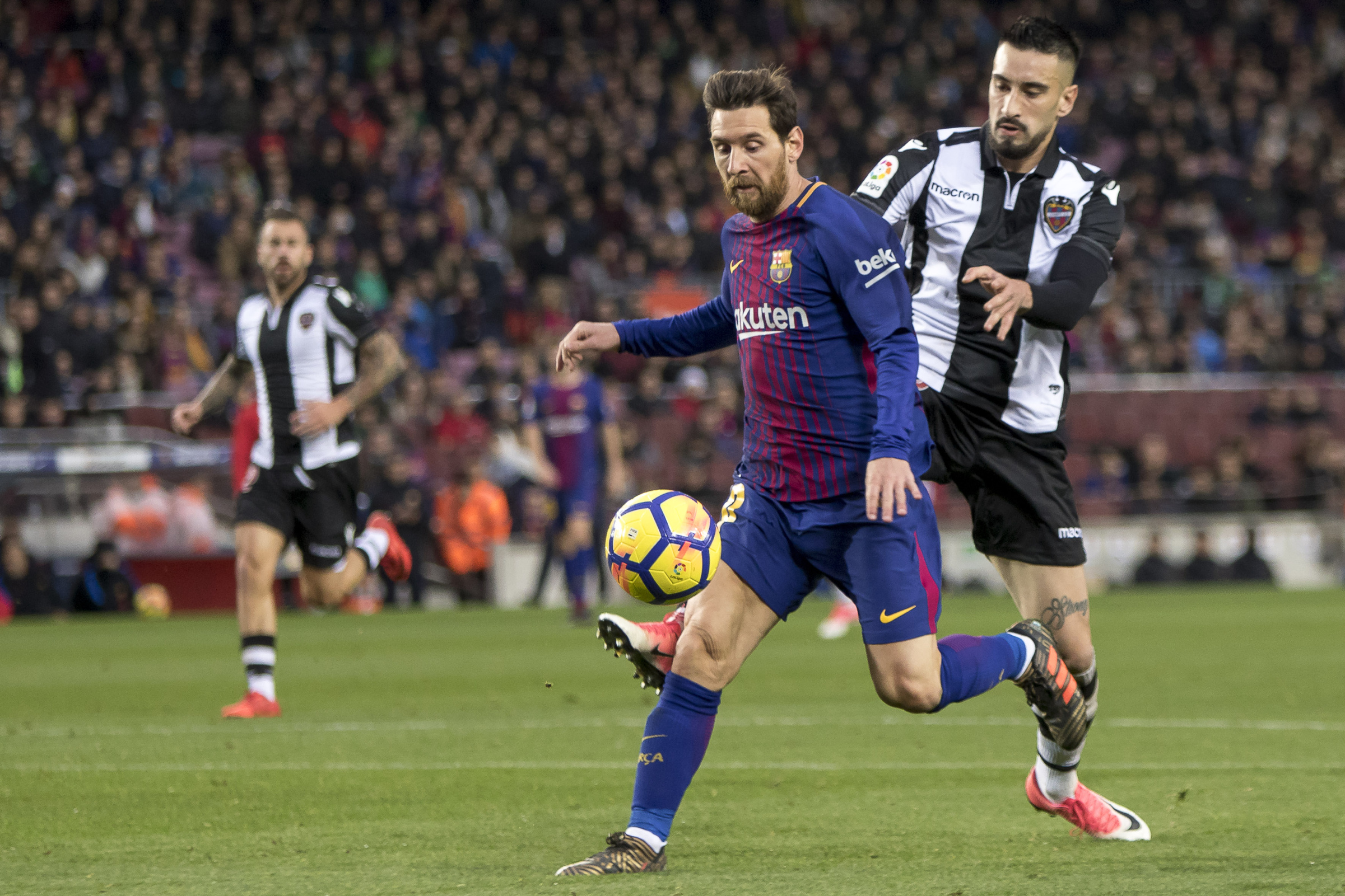 Messi llega a 100 goles de Champions, pone al Barça en cuartos de final