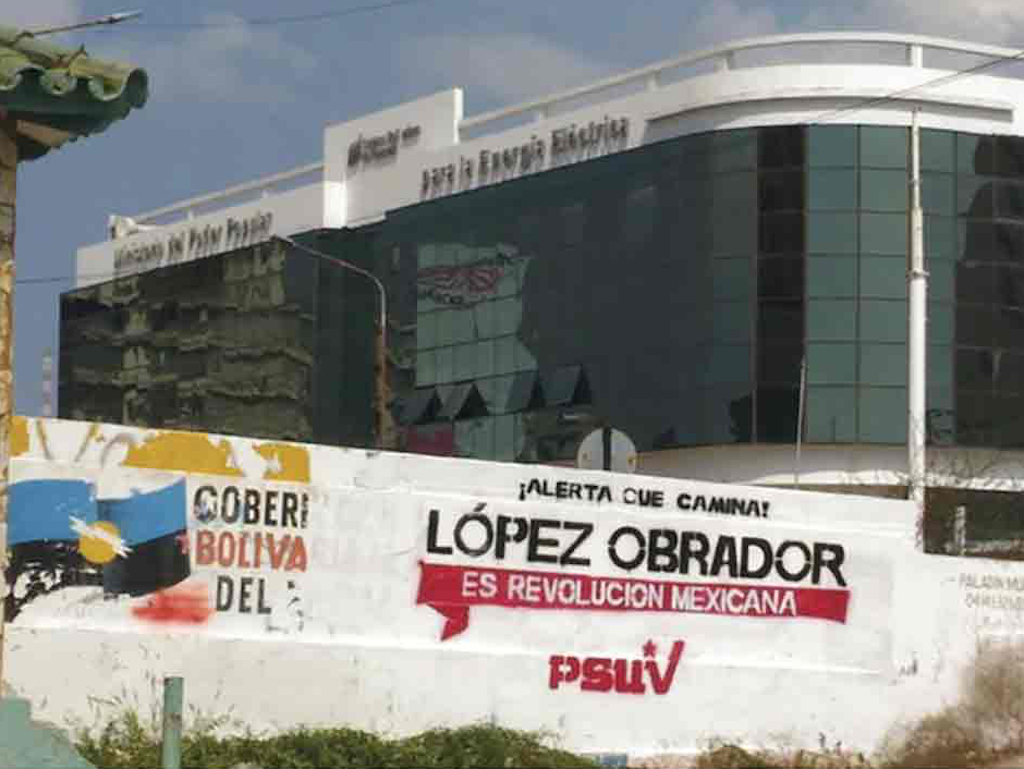 Apoya partido del chavismo a AMLO; pintan bardas a favor del morenista en Venezuela