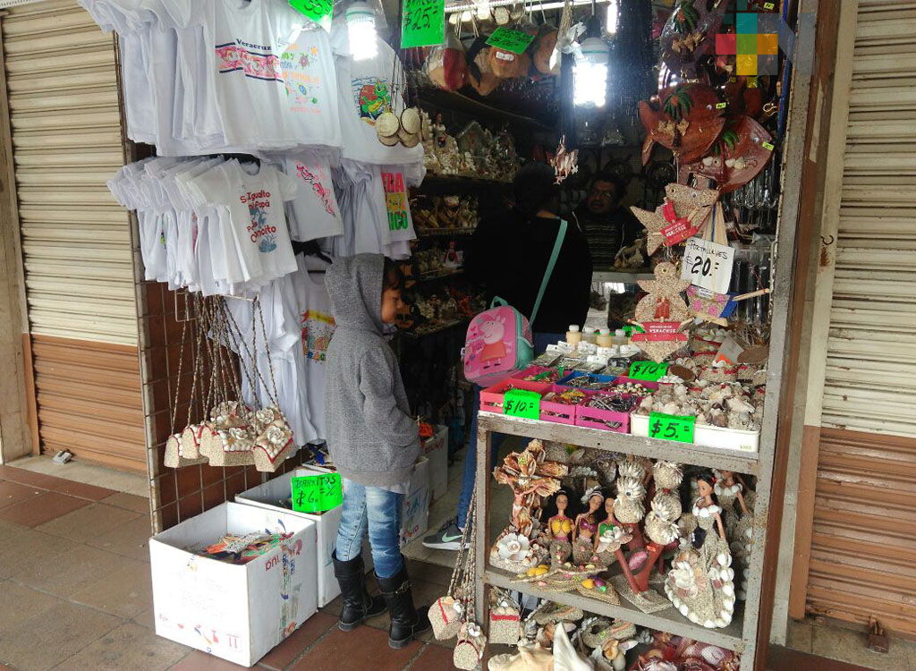 Locatarios del mercado de artesanías reportan ventas bajas al inicio de este año
