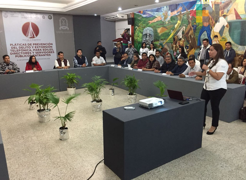 Imparten pláticas de prevención de extorsión telefónica a funcionarios de Coatzacoalcos