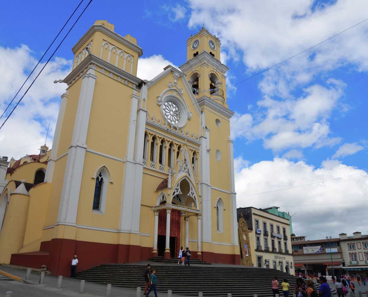 Arquidiócesis de Xalapa mantiene servicios religiosos a través de redes sociales
