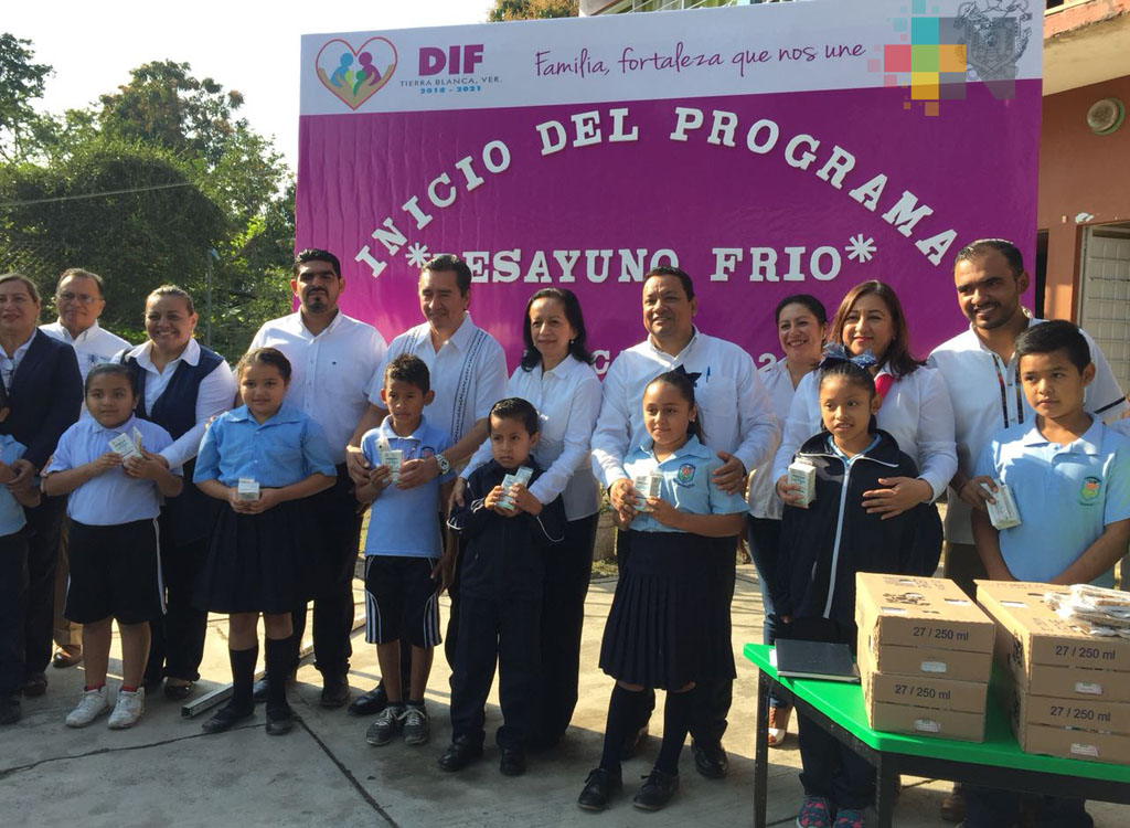 Continúa DIF municipal con la entrega de desayunos en escuelas de Tierra Blanca