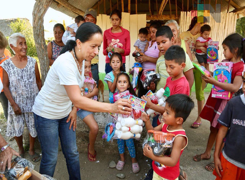 DIF Tierra Blanca entrega juguetes a niños de comunidades rurales