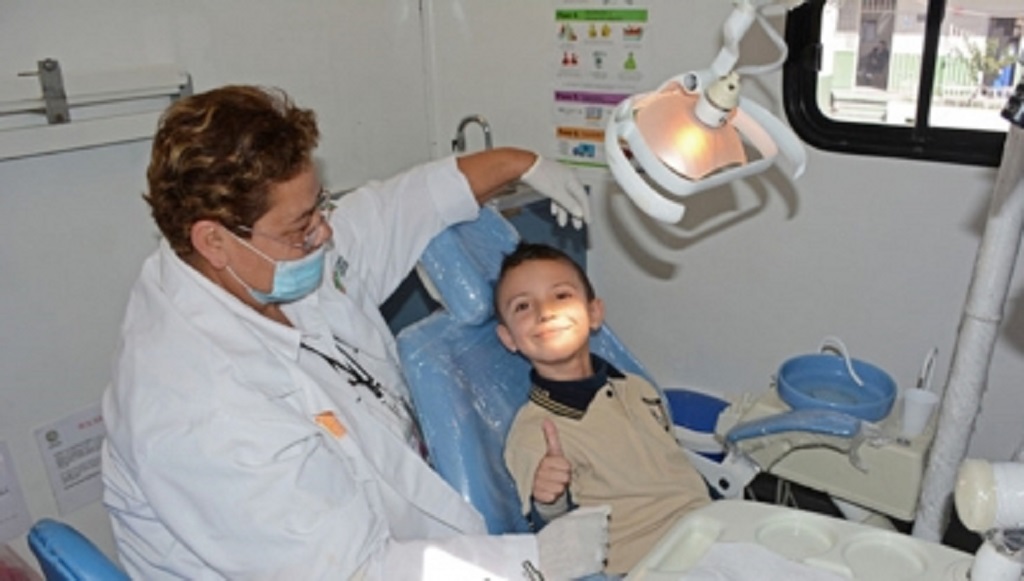 Adulto debe inculcar el cepillado de dientes a menores: Especialista