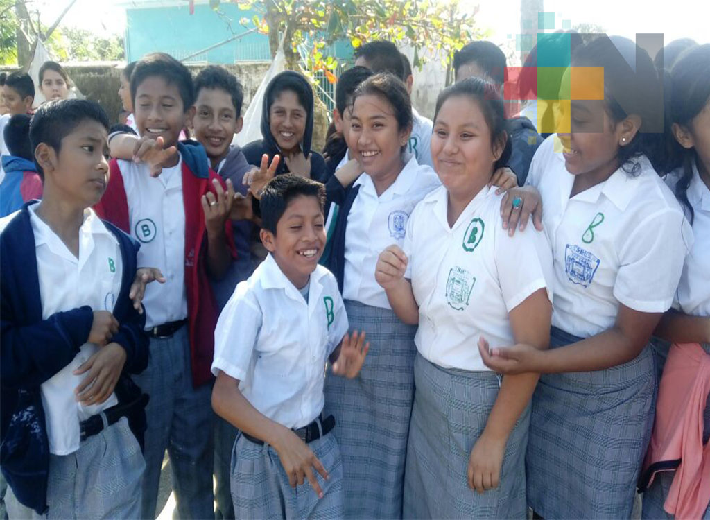 Regresaron a las aulas más de 300 mil alumnos en la zona sur de Veracruz