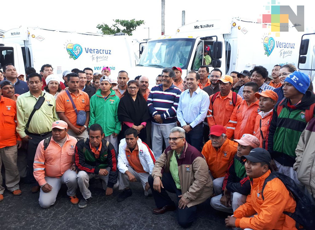 Se integran 25 camiones más de limpia pública en Veracruz