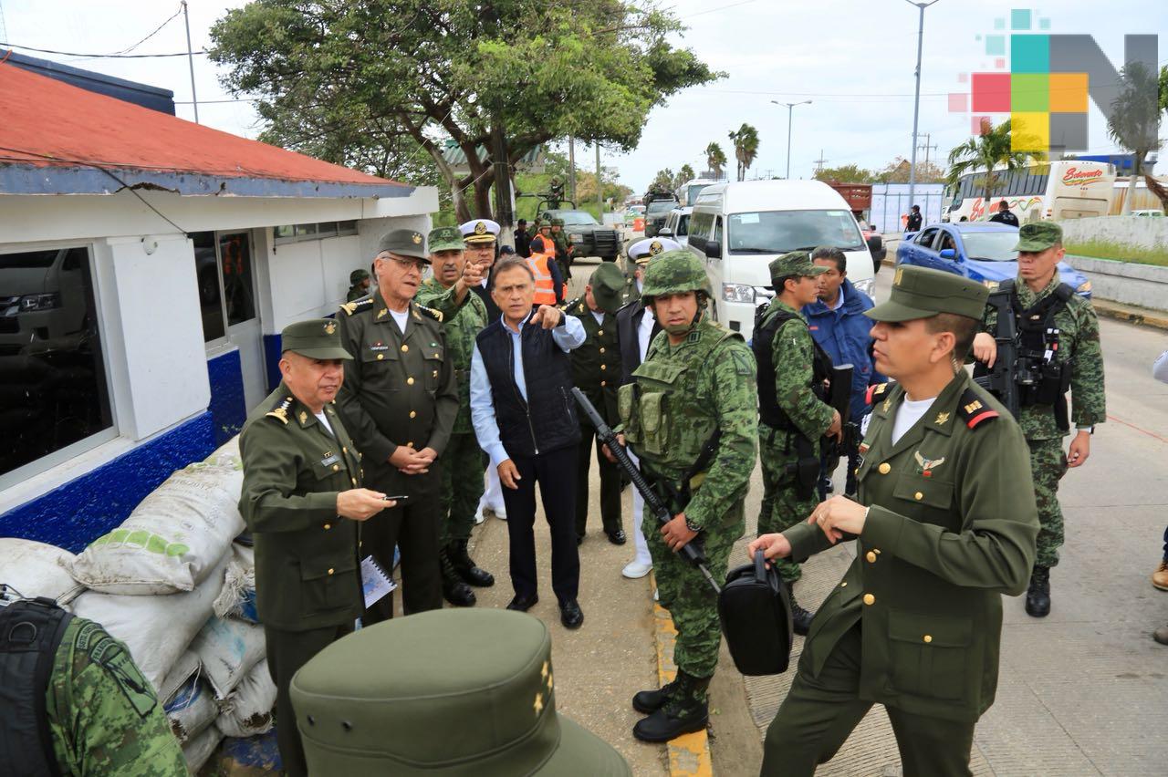 Supervisan el gobernador Yunes y el general Cienfuegos los puestos de seguridad en el sur y la operación de la Policía Militar en Xalapa