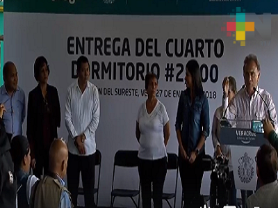 Entrega el gobernador Yunes el  cuarto dormitorio número dos mil