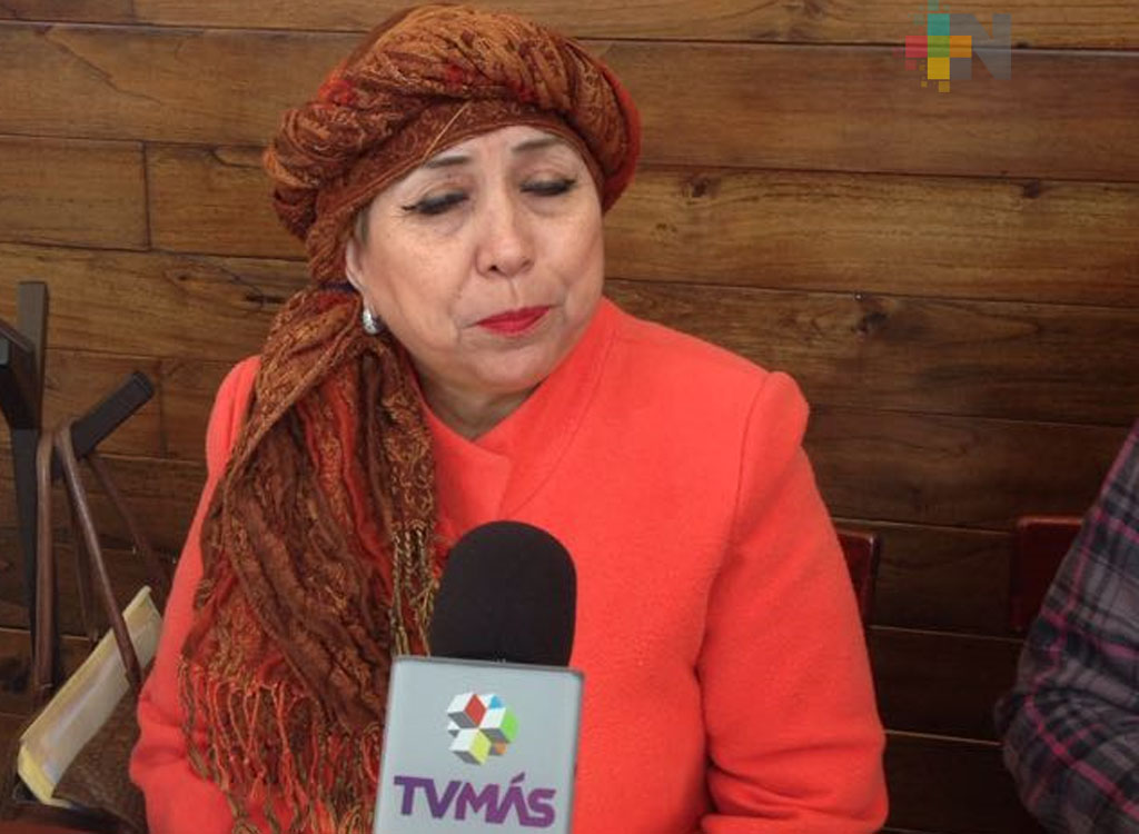 Supervisora escolar pide sea reinstalada en su cargo