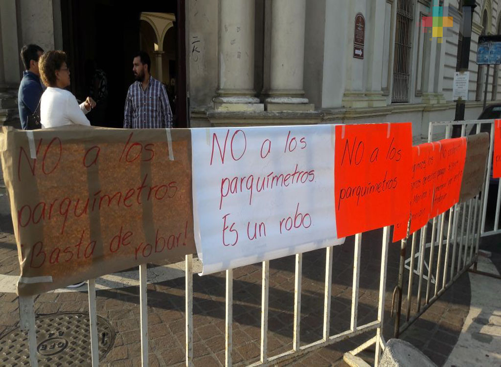 Profesores de Bachilleres de Veracruz inconformes con instalación de nuevos parquímetros