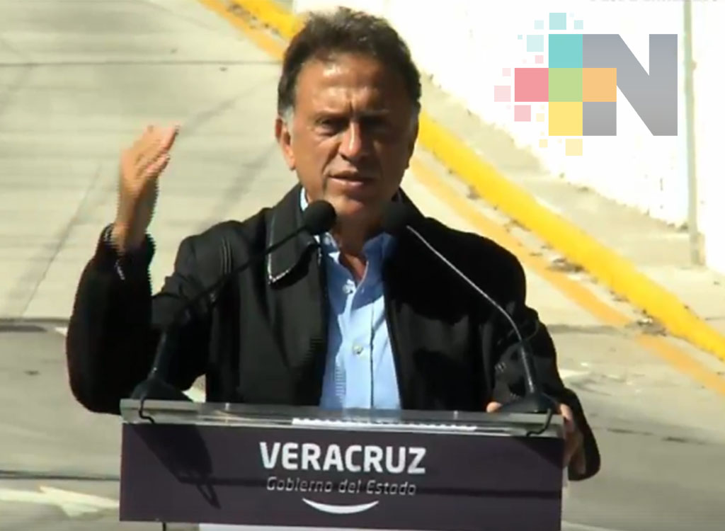 Inaugura gobernador Yunes paso inferior a la Central de Abastos en Xalapa