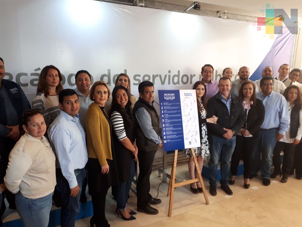 Firman decálogo del servidor público integrantes de nueva administración de Boca del Río