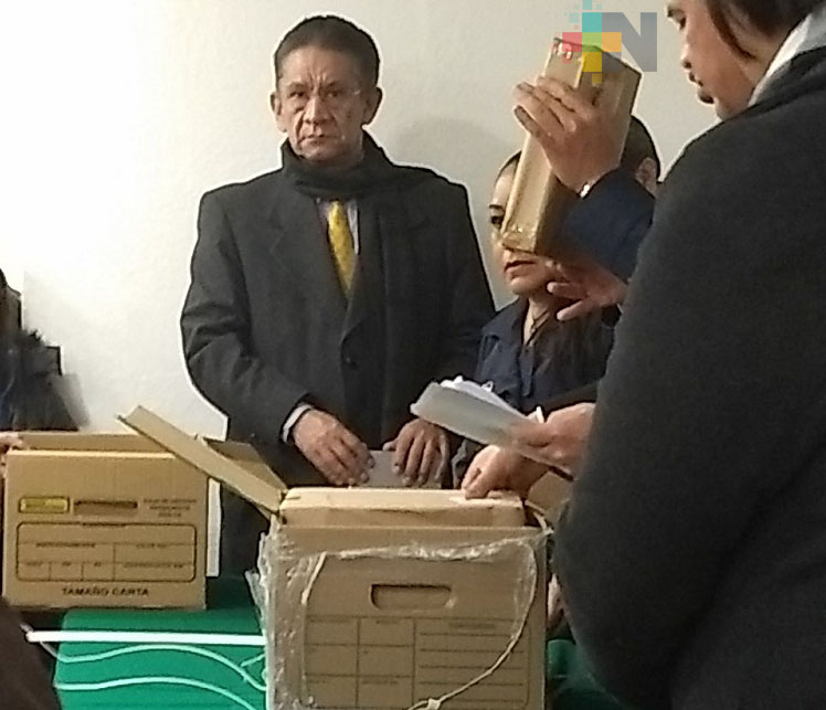 INE Veracruz entrega material para la elección de supervisores y capacitadores