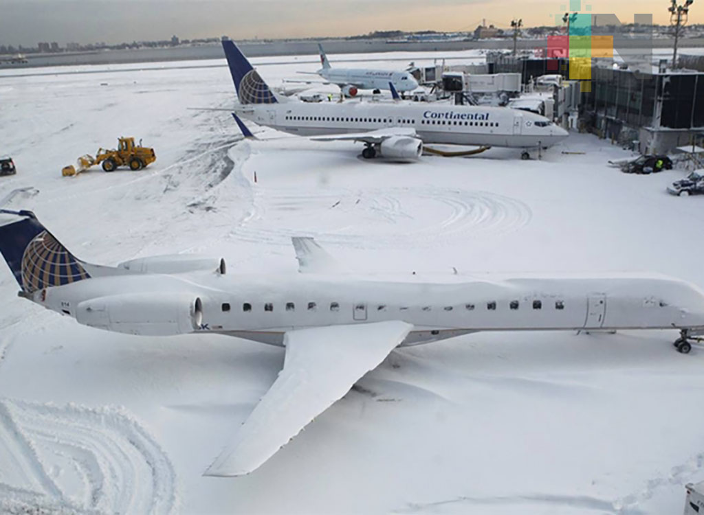 Ciclón invernal azota el noreste de EUA, cancelan más de mil vuelos
