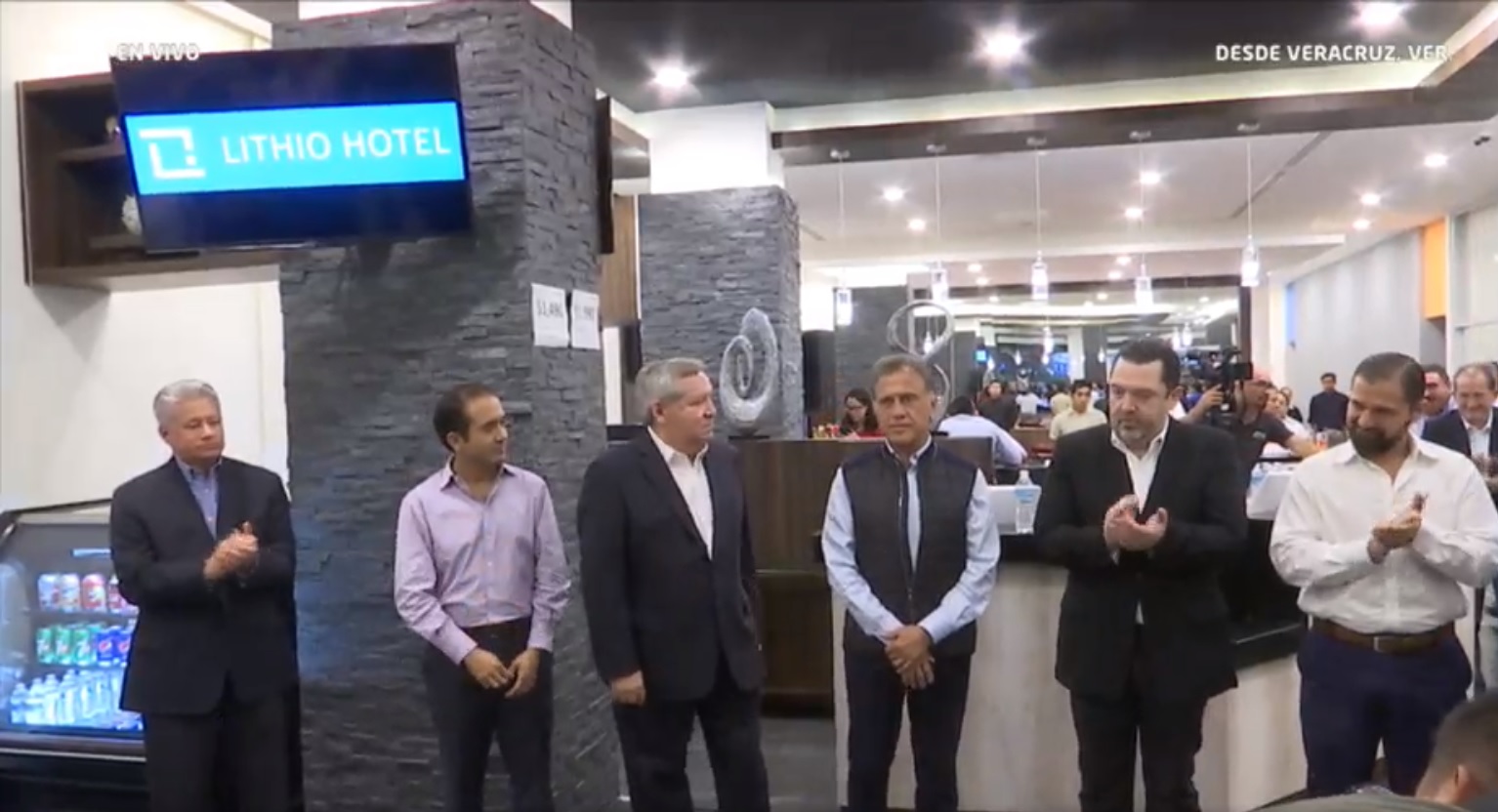 Inaugura el gobernador Yunes el hotel Lithio y anuncia obras