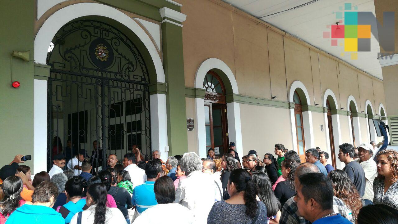 Vendedores ambulantes se manifiestan en Córdoba, piden destitución de director de Comercio