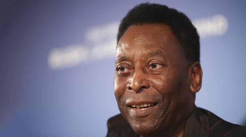 Pelé, hospitalizado en París debido a un cuadro de fiebre alta