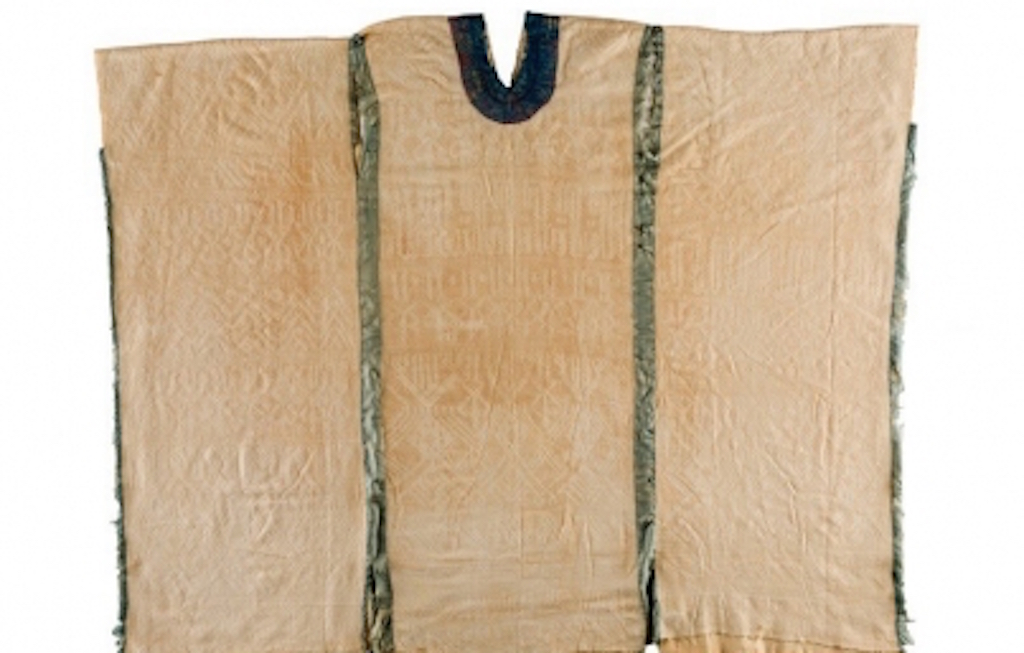 INAH restaura huipiles mixtecos del Museo Nacional de Antropología