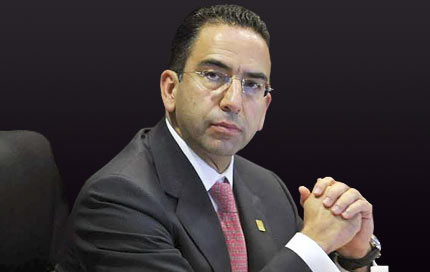 Lozano renuncia por aspiración frustrada en Puebla, dice senador del PAN