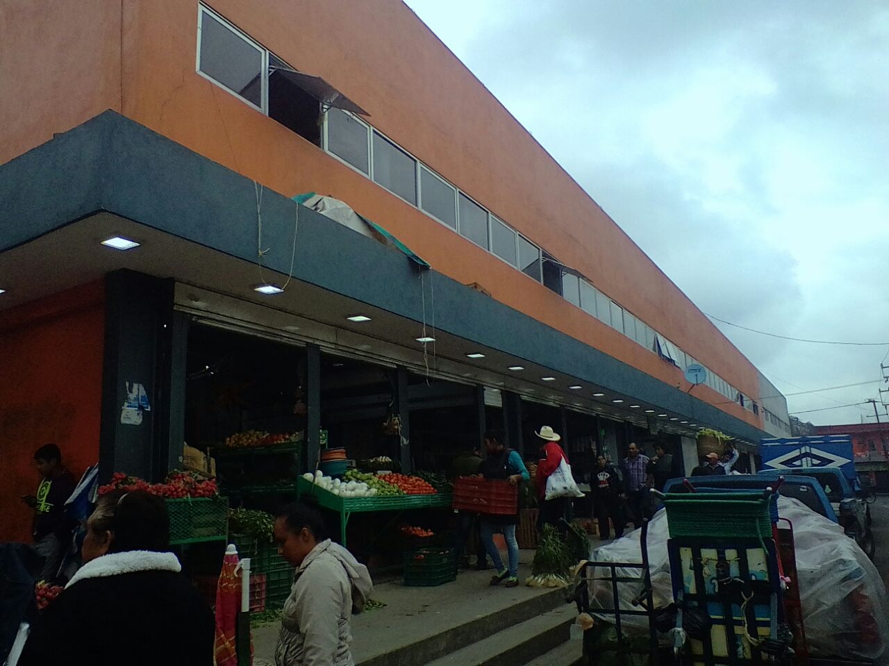 Locatarios esperan que concluya remodelación del mercado Revolución para ser reubicados