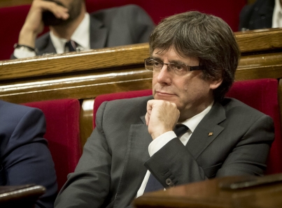 Prepara Parlamento catalán ley para investir a distancia a Puigdemont