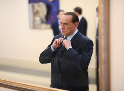 Impugna exmujer de Berlusconi sentencia que la obliga a pagar 55 mdd