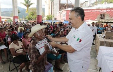 Inició distribución de leche Liconsa gratuita en 203 municipios de Oaxaca
