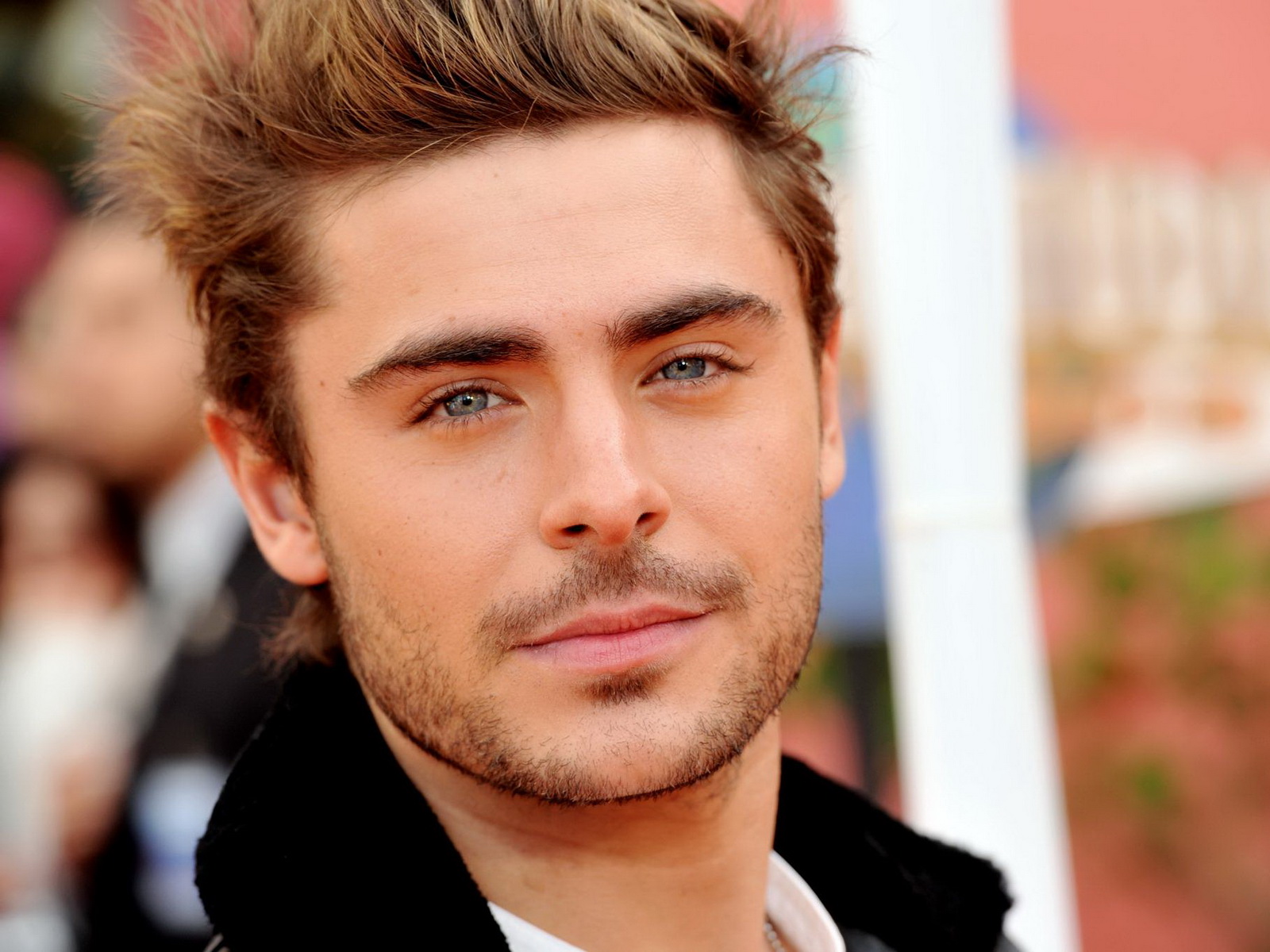 Zac Efron revela que Michael Jackson se declaró su fan