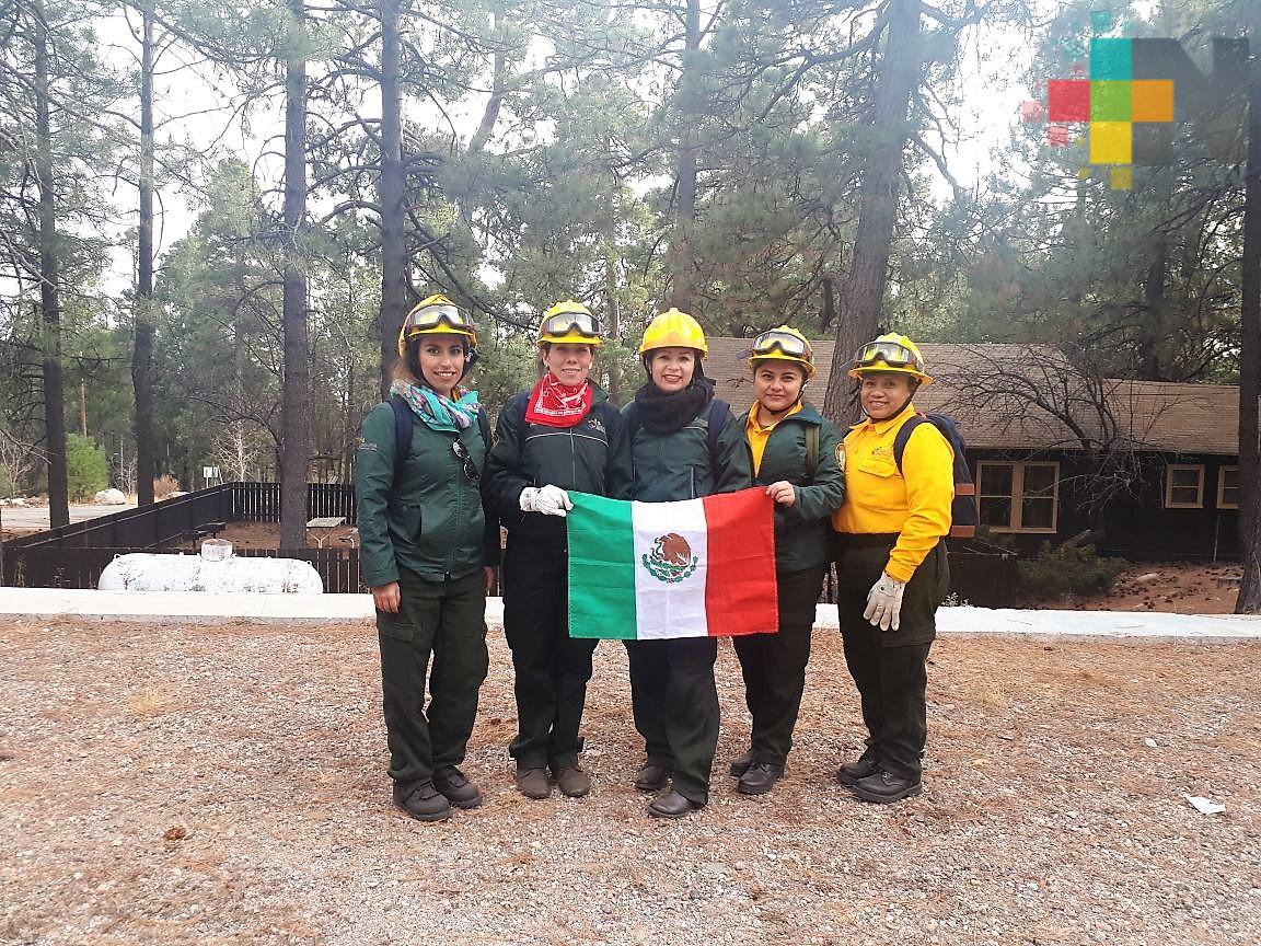 Mujeres brigadistas participan en encuentro sobre manejo de incendios forestales, en Arizona