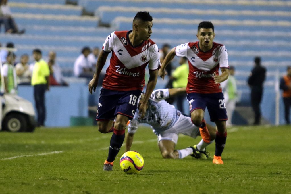 Los Tiburones Rojos logran polémico empate ante Tampico en la Copa MX