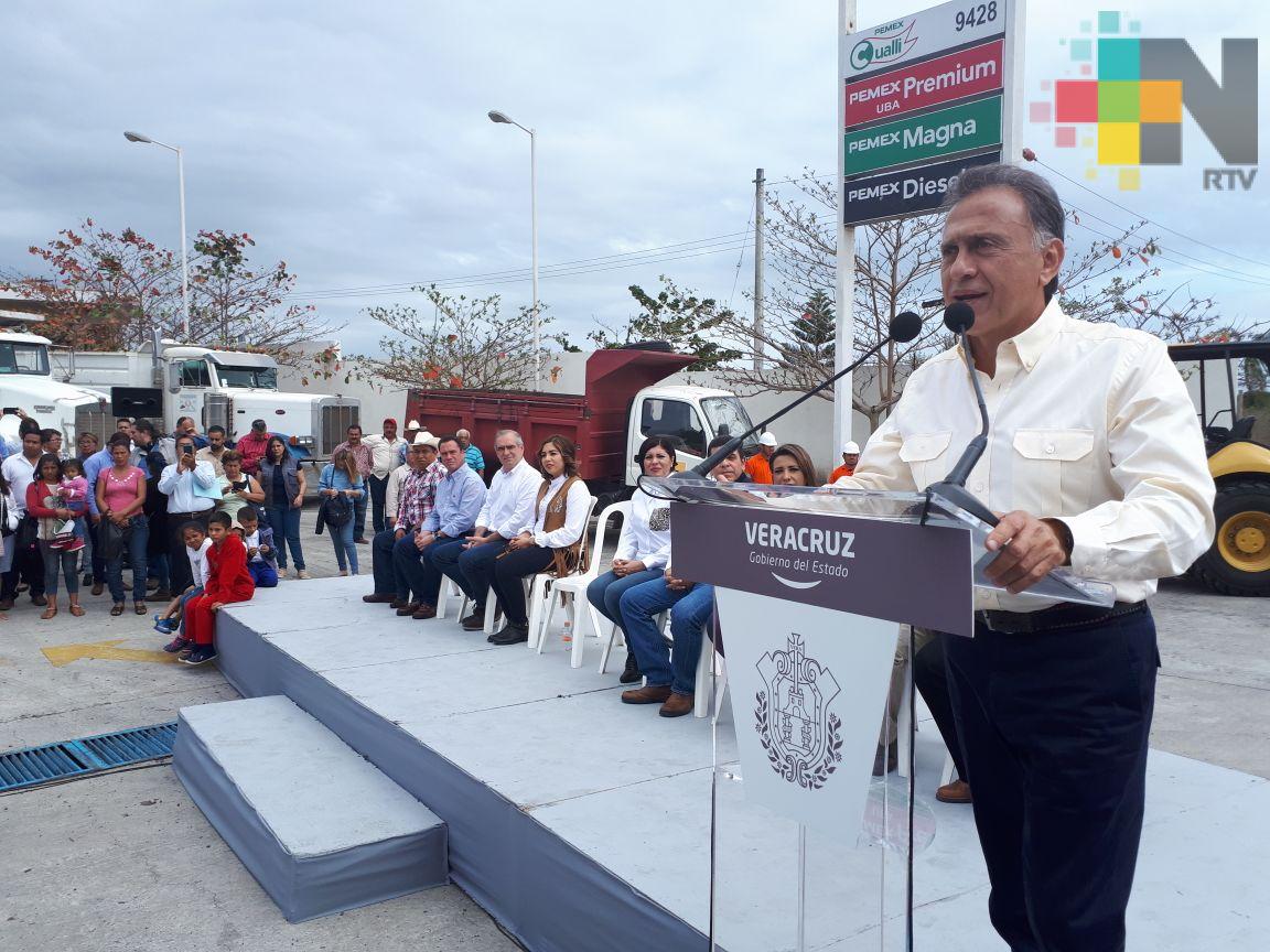 Gobernador Yunes inicia reconstrucción de 97 km y medio de carretera
