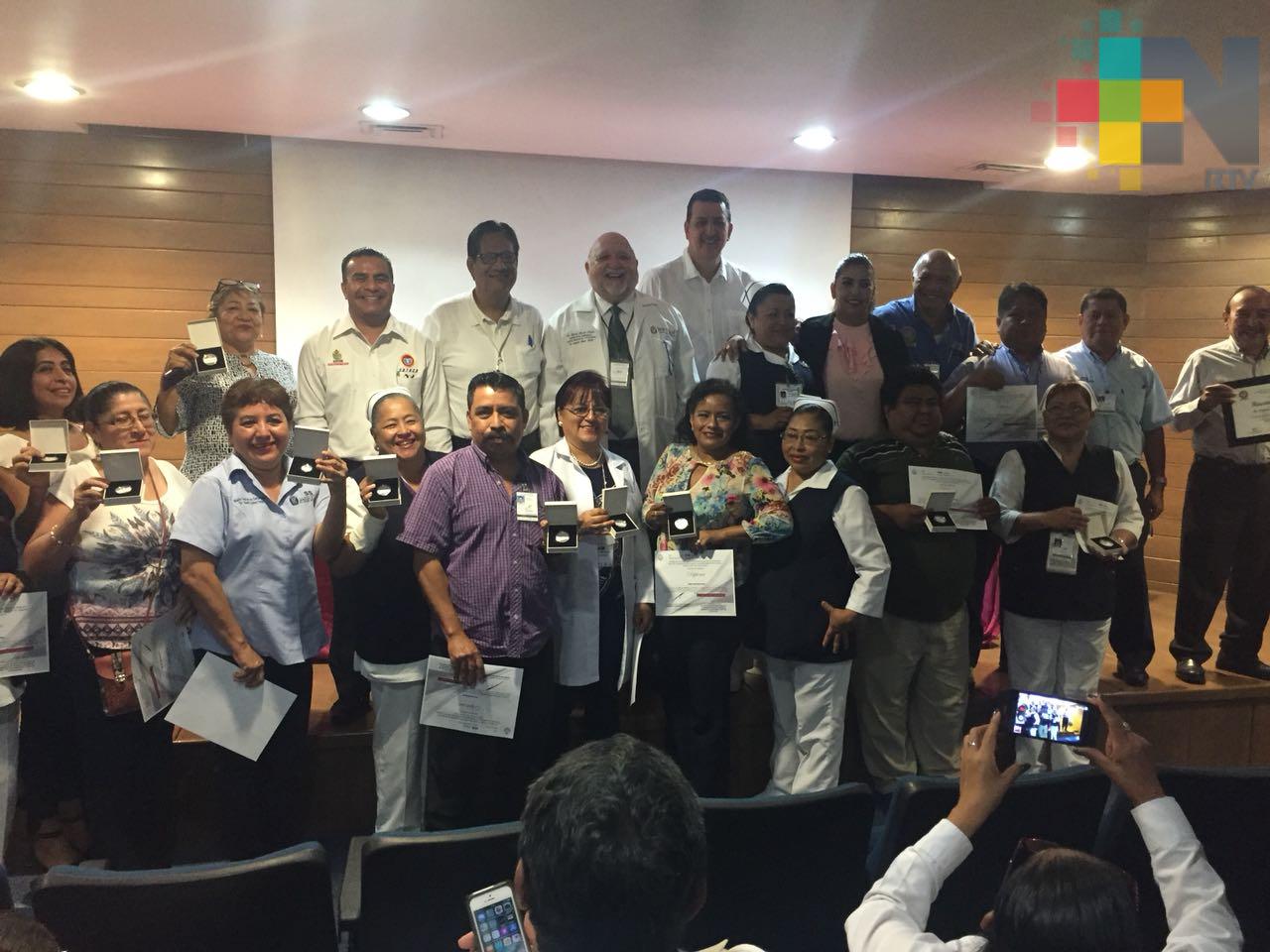 Entregan reconocimientos a personal del Hospital Regional de Coatzacoalcos