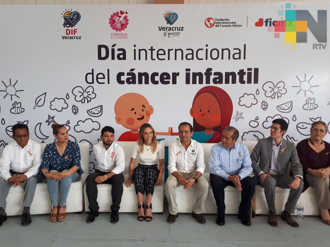 Entregan becas a profesores para que aprendan a detectar cáncer en estudiantes