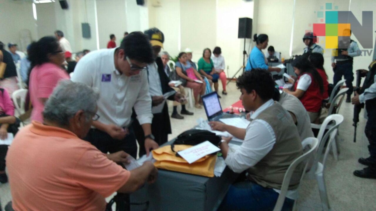 Adultos mayores reciben pensión «Más 65» en Coatzacoalcos