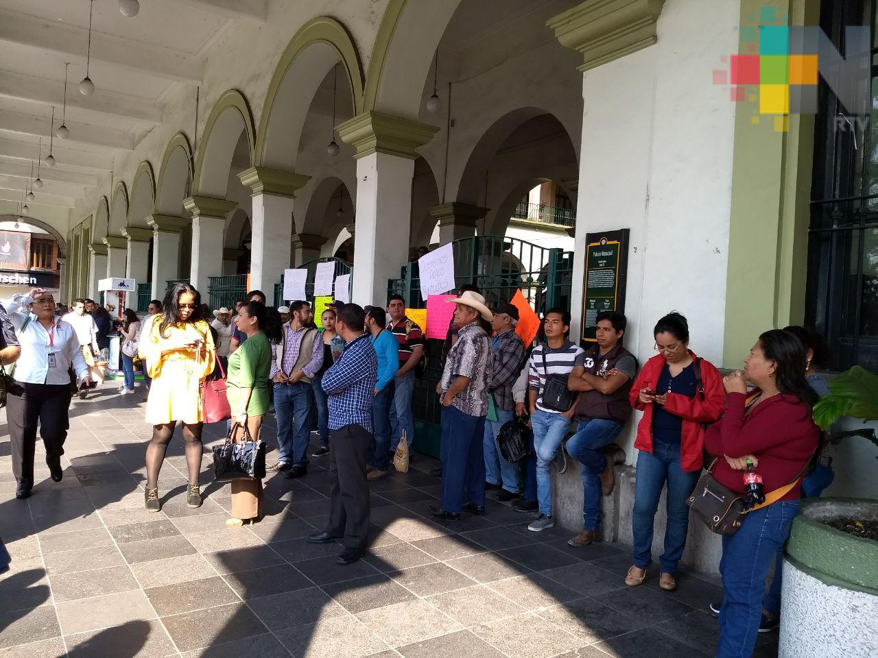 Xalapeños inconformes por limitaciones y burocracia de autoridades municipales