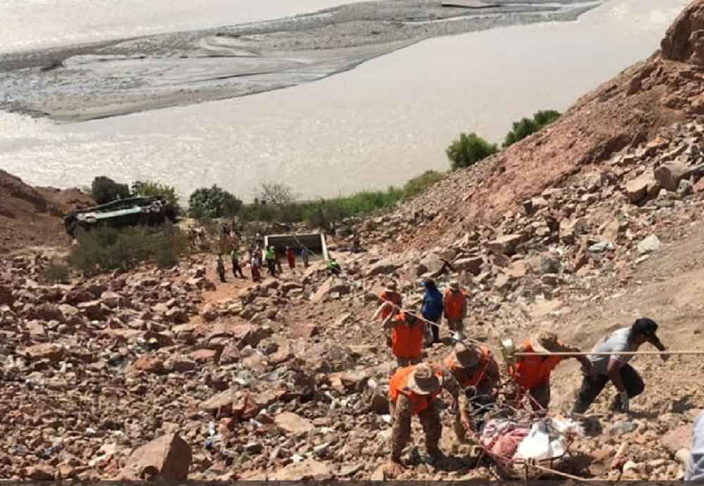 Accidente de autobús deja al menos 35 muertos en Perú