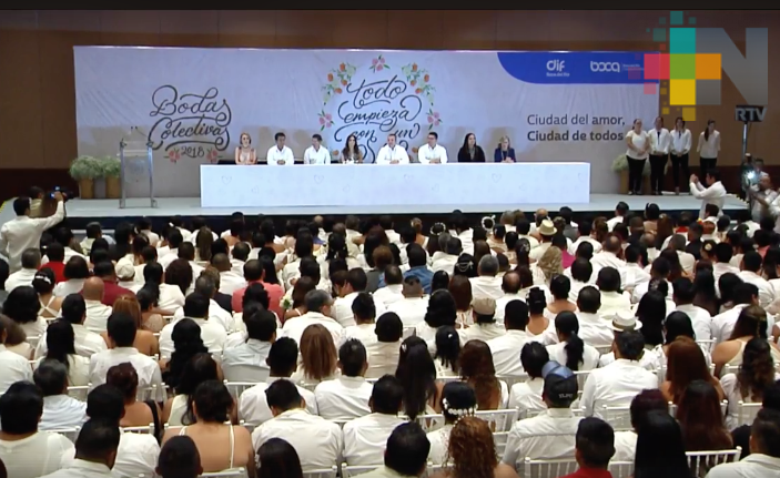 Se casan 340 parejas en bodas colectivas de Boca del Río