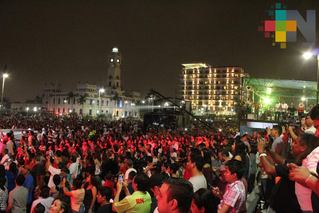 Espectáculo de luces en el tercer paseo del Carnaval de Veracruz
