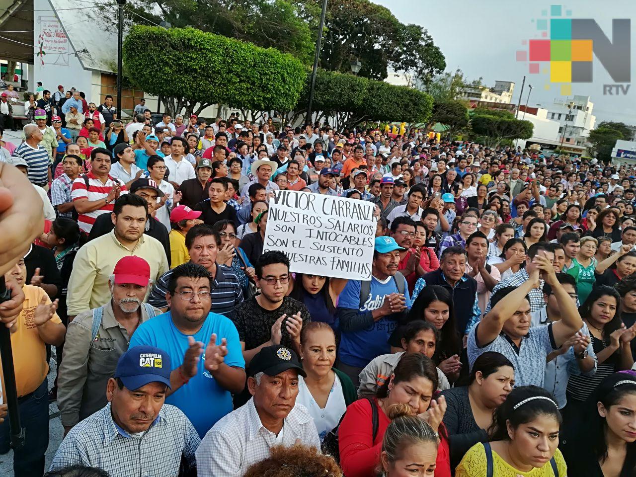¡Fuera Carranza! le gritan empleados municipales al alcalde de Morena en Coatzacoalcos; tomarán el palacio