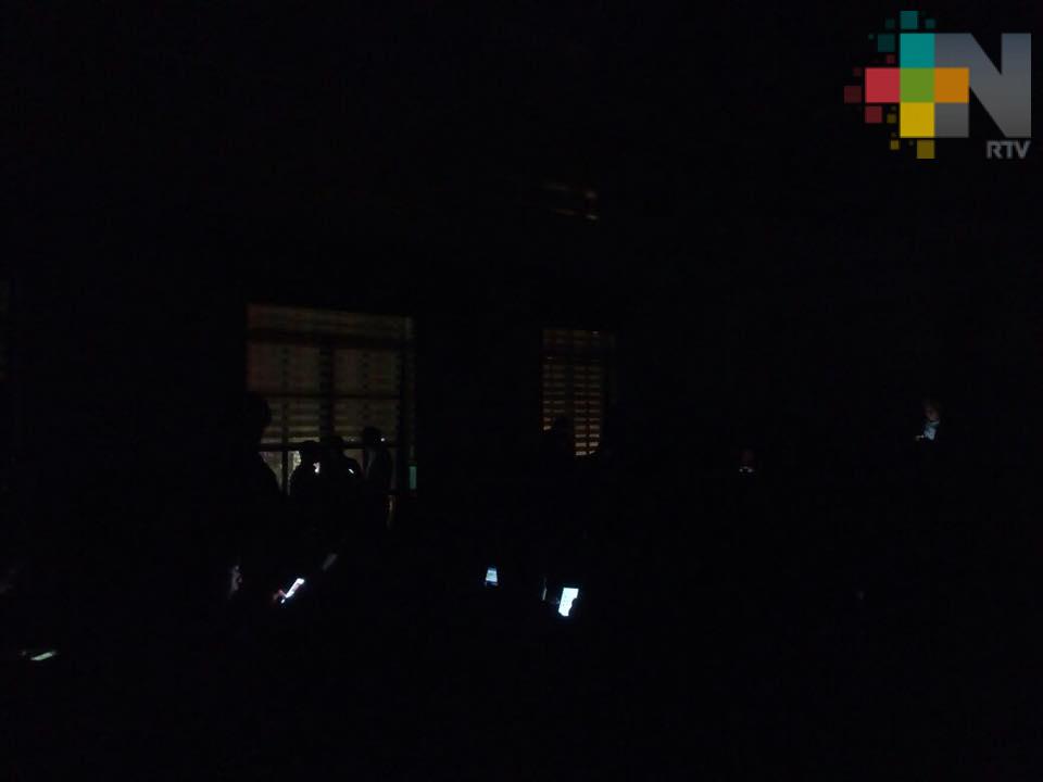 Por falta de pago cortan energía eléctrica en el palacio municipal de Xalapa