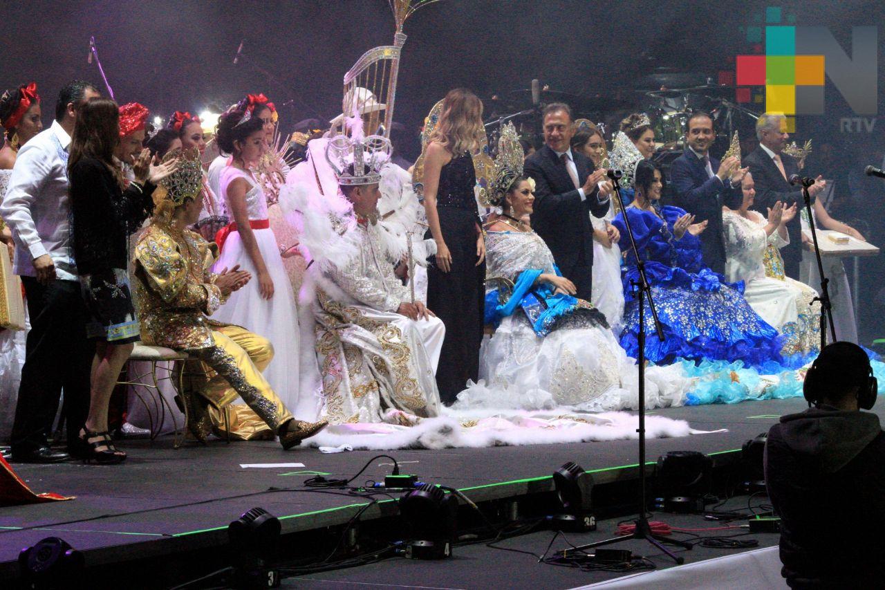 Gran fiesta en Veracruz por la coronación de los reyes del Carnaval 2018; el gobernador Yunes encabezó la ceremonia