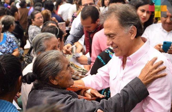 Gobernador Yunes anuncia incorporación de 100 mil familias más al Programa “Veracruz Comienza Contigo”