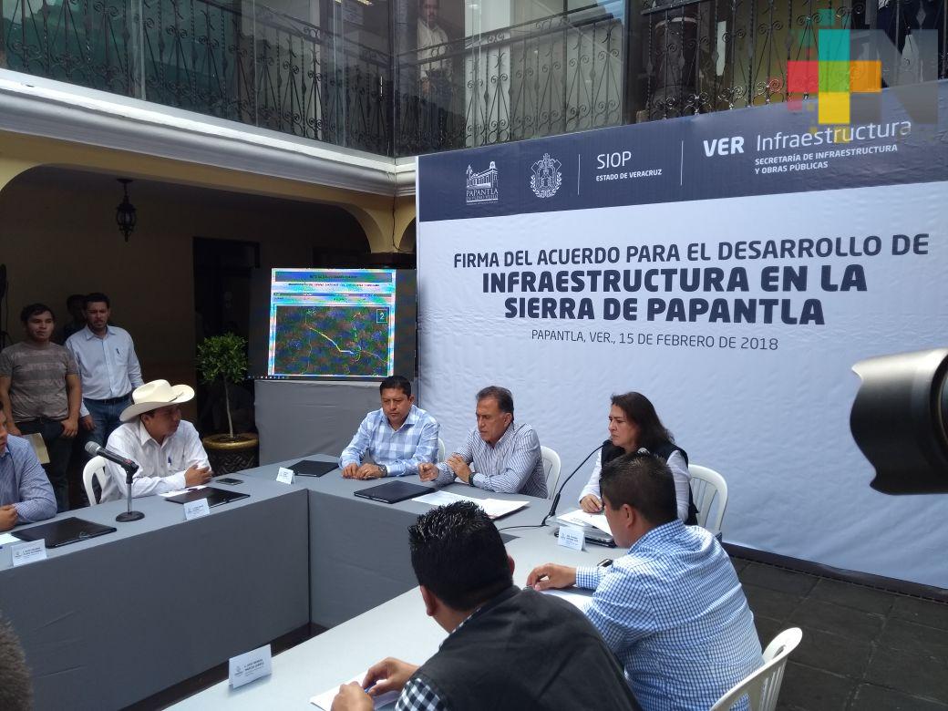 Anuncia gobernador inversión de 100 mdp para construcción de carreteras en la sierra de Papantla