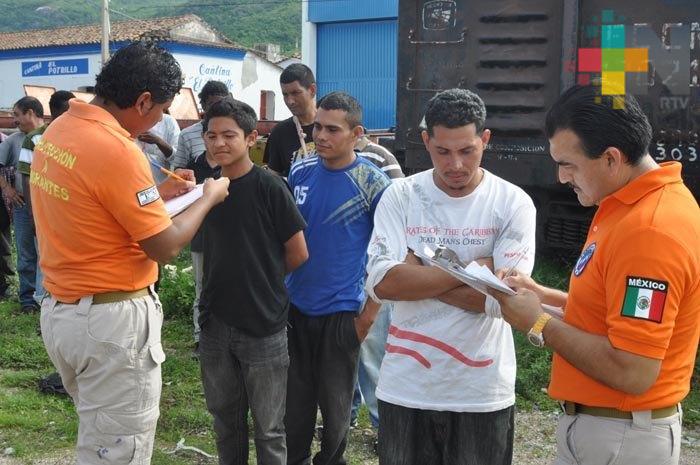 Rescatan a 40 migrantes hondureños en Rodríguez Clara