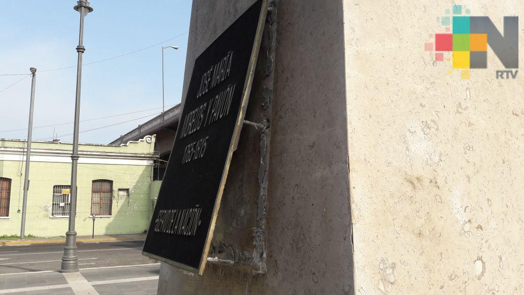 Intentar robar placa de estatua de José María Morelos en Centro Histórico de Veracruz