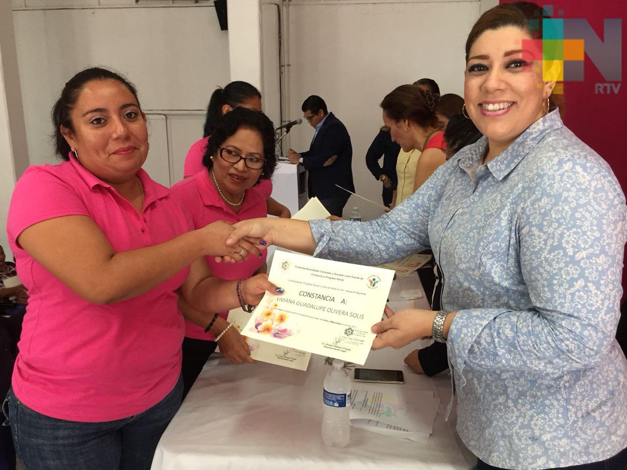 Asociación civil incentiva el autoempleo; capacita a 60 mujeres en Coatzacoalcos