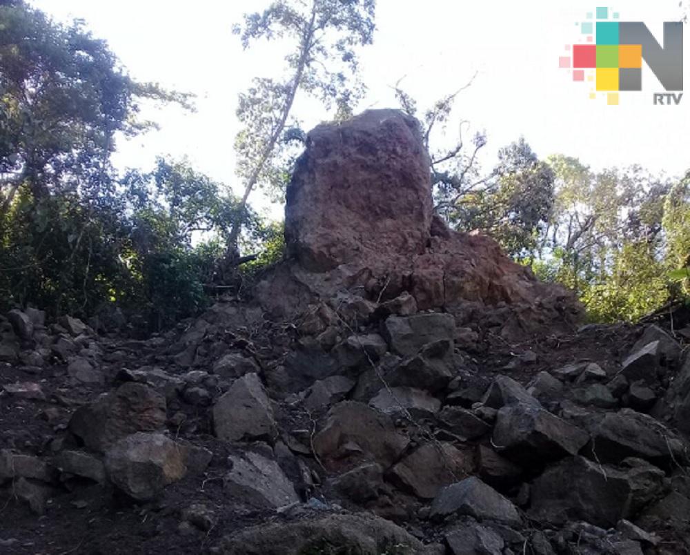 Comunidad de Yecuatla bajo amenaza por desgajamiento de roca