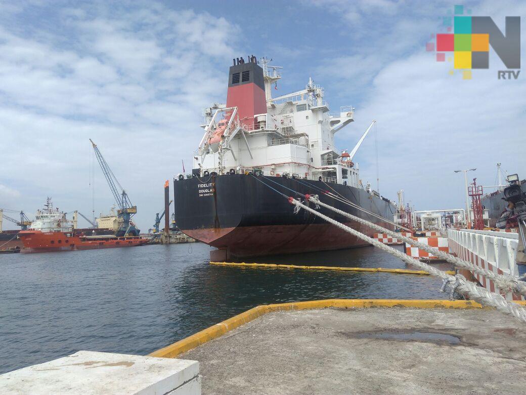 Terminal portuaria de Veracruz opera anualmente 16 millones de barriles de combustible