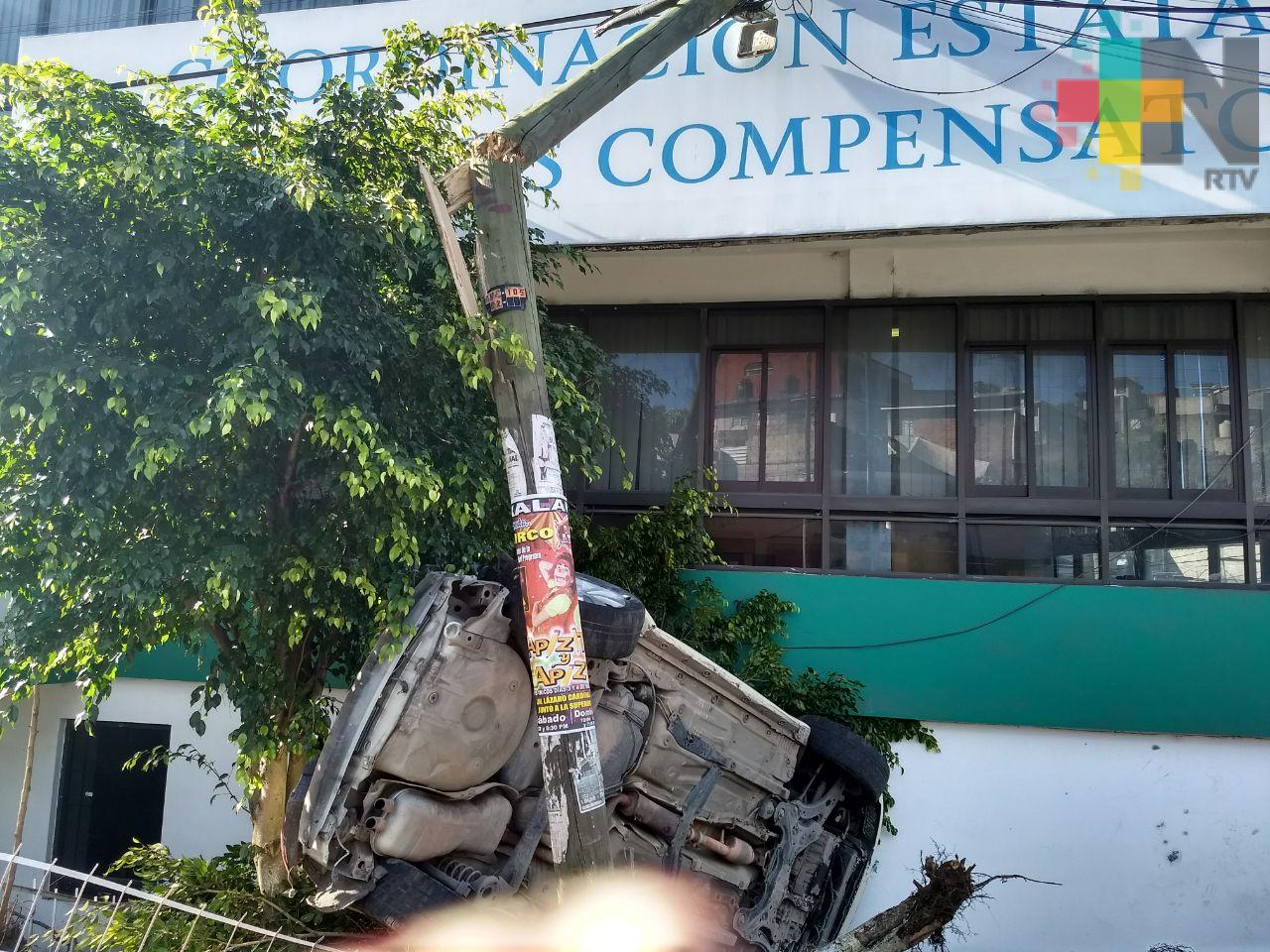 Por exceso de velocidad joven ocasiona accidente en la avenida Ruiz Cortines