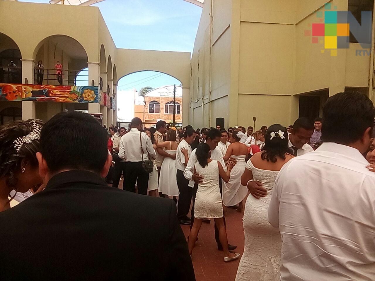 Solicitud de bodas colectivas rebasa lo previsto por el Registro Civil de Tuxpan